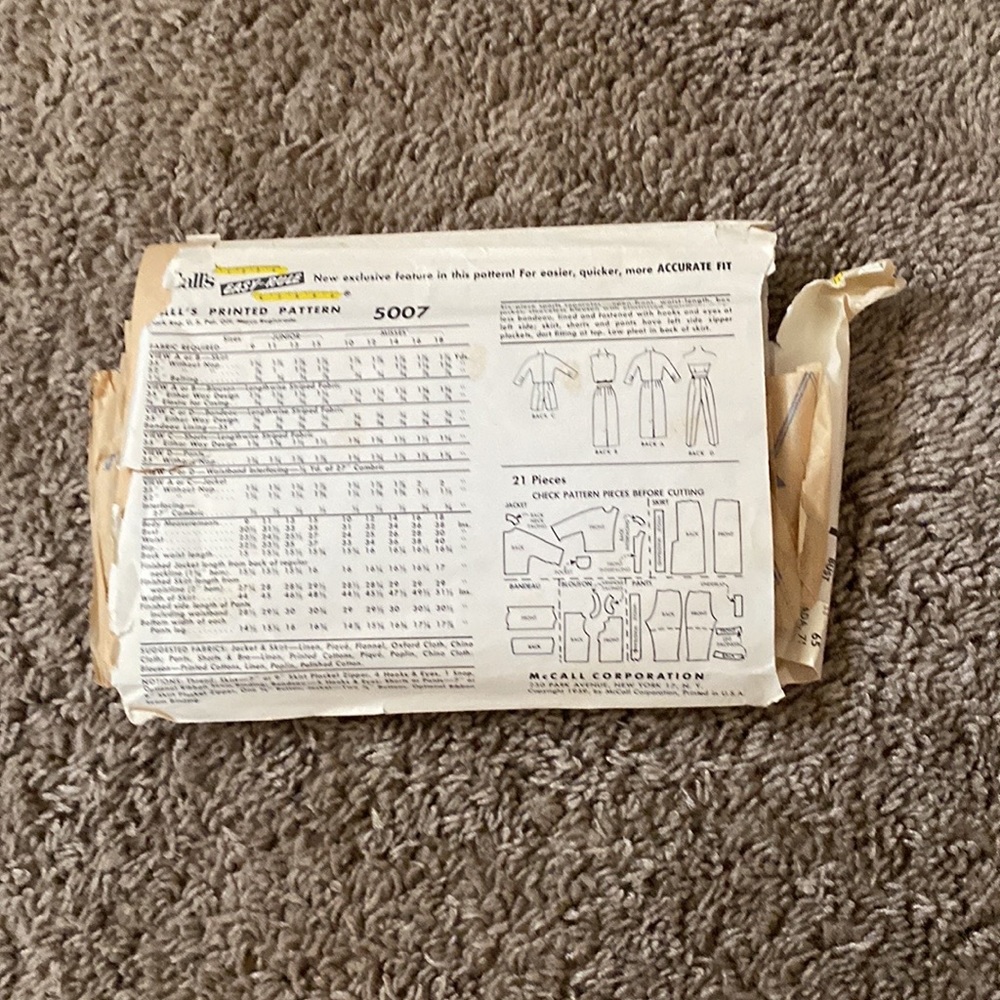 Vintage Lot of Sewing Patterns Lot #1 - Picture 9 of 11